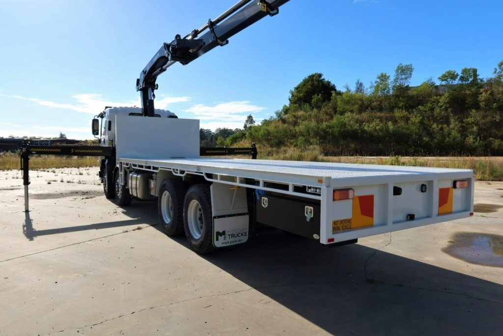 FYJ 300-350 AUTO XLWB 8x4 - CRANE TRUCK