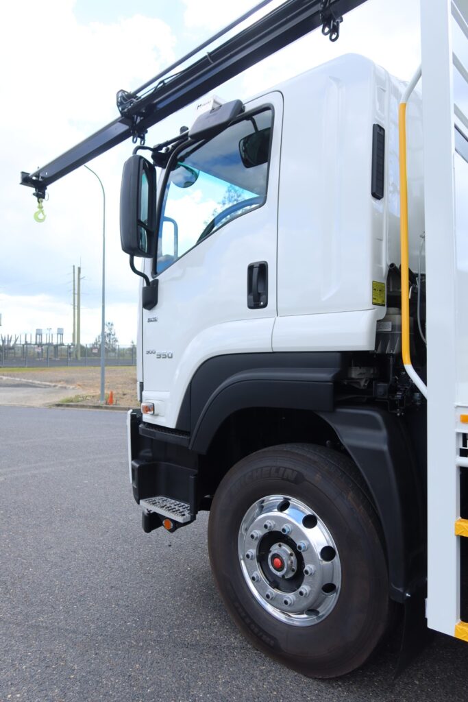 2025 Isuzu FYJ 300-350 AUTO LWB (8x4) - REAR MOUNTED - HIAB X-HIDUO 258EP5 R/C CRANE - 5 x CRANE EXTENSIONS image 11
