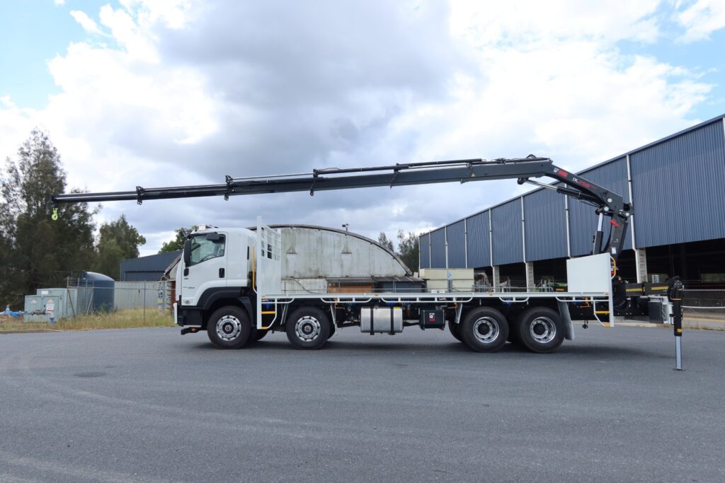 2025 Isuzu FYJ 300-350 AUTO LWB (8x4) - REAR MOUNTED - HIAB X-HIDUO 258EP5 R/C CRANE - 5 x CRANE EXTENSIONS image 12