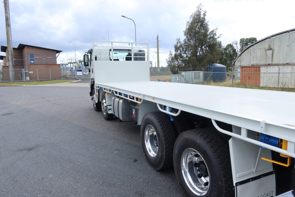 2025 Isuzu FYJ 300-350 AUTO LWB (8x4) - REAR MOUNTED - HIAB X-HIDUO 258EP5 R/C CRANE - 5 x CRANE EXTENSIONS image 16