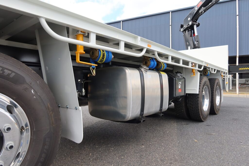 2025 Isuzu FYJ 300-350 AUTO LWB (8x4) - REAR MOUNTED - HIAB X-HIDUO 258EP5 R/C CRANE - 5 x CRANE EXTENSIONS image 17