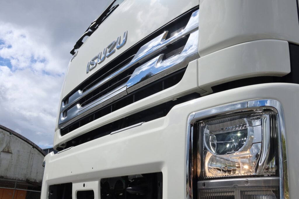 2025 Isuzu FYJ 300-350 AUTO LWB (8x4) - REAR MOUNTED - HIAB X-HIDUO 258EP5 R/C CRANE - 5 x CRANE EXTENSIONS image 19