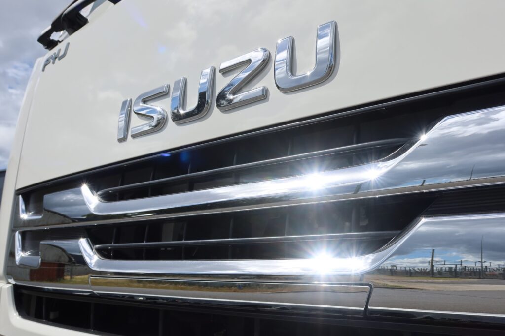 2025 Isuzu FYJ 300-350 AUTO LWB (8x4) - REAR MOUNTED - HIAB X-HIDUO 258EP5 R/C CRANE - 5 x CRANE EXTENSIONS image 21