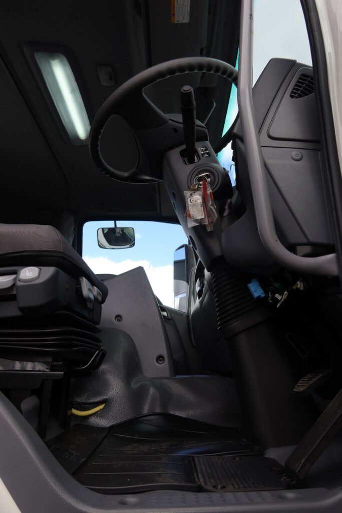 2025 Isuzu FYJ 300-350 AUTO LWB (8x4) - REAR MOUNTED - HIAB X-HIDUO 258EP5 R/C CRANE - 5 x CRANE EXTENSIONS image 36