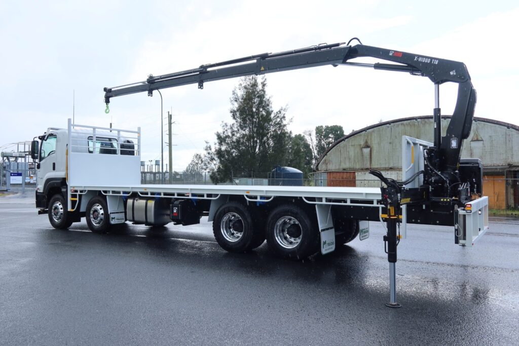 2024 Isuzu FYJ 300-350 AUTO 8x4 - CRANE TRUCK image 5
