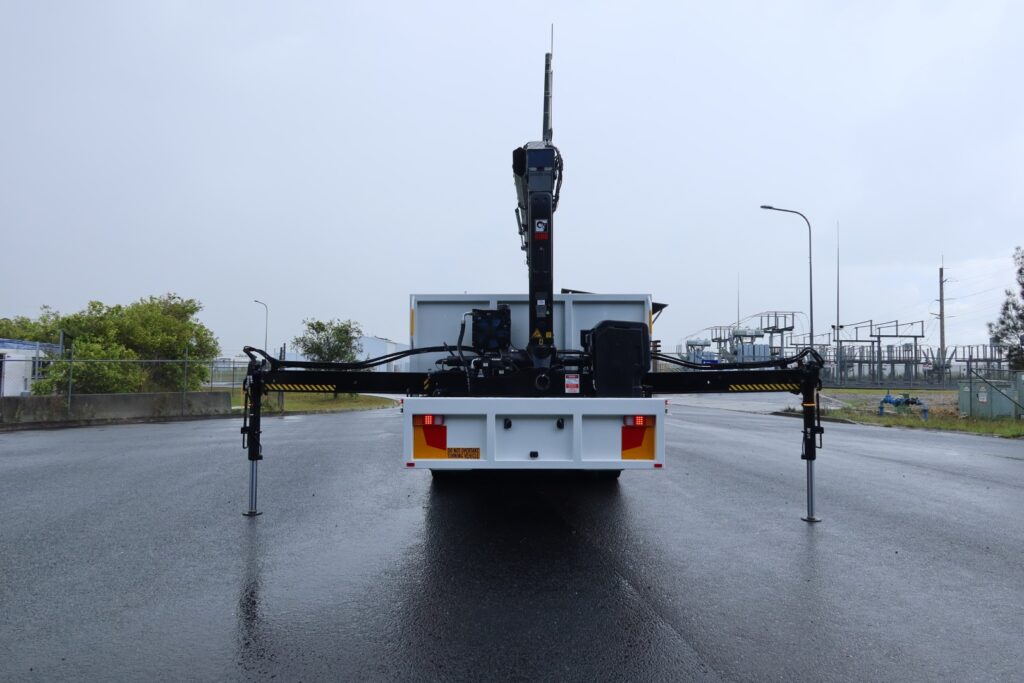 2024 Isuzu FYJ 300-350 AUTO 8x4 - CRANE TRUCK image 8