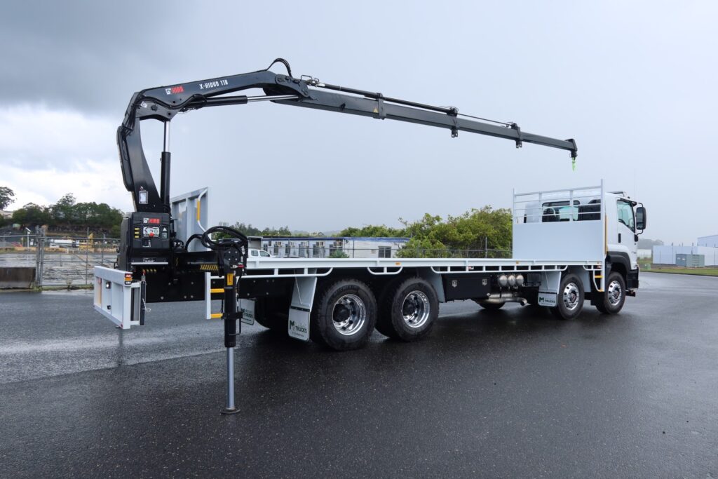 2024 Isuzu FYJ 300-350 AUTO 8x4 - CRANE TRUCK image 9