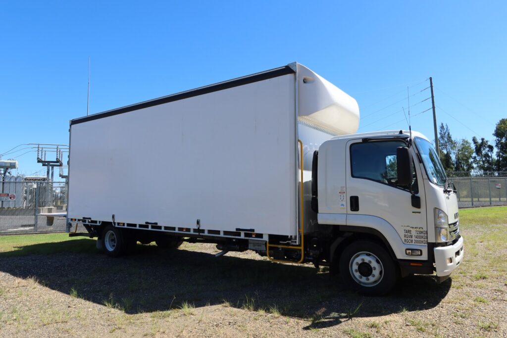 2021 Isuzu FSR 140-260 Auto - CURTAINSIDE TRUCK WITH TAILGATE LOADER image 3