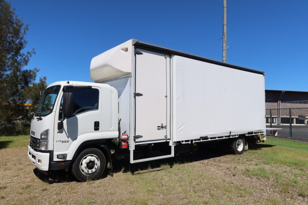 2021 Isuzu FSR 140-260 Auto - CURTAINSIDE TRUCK WITH TAILGATE LOADER