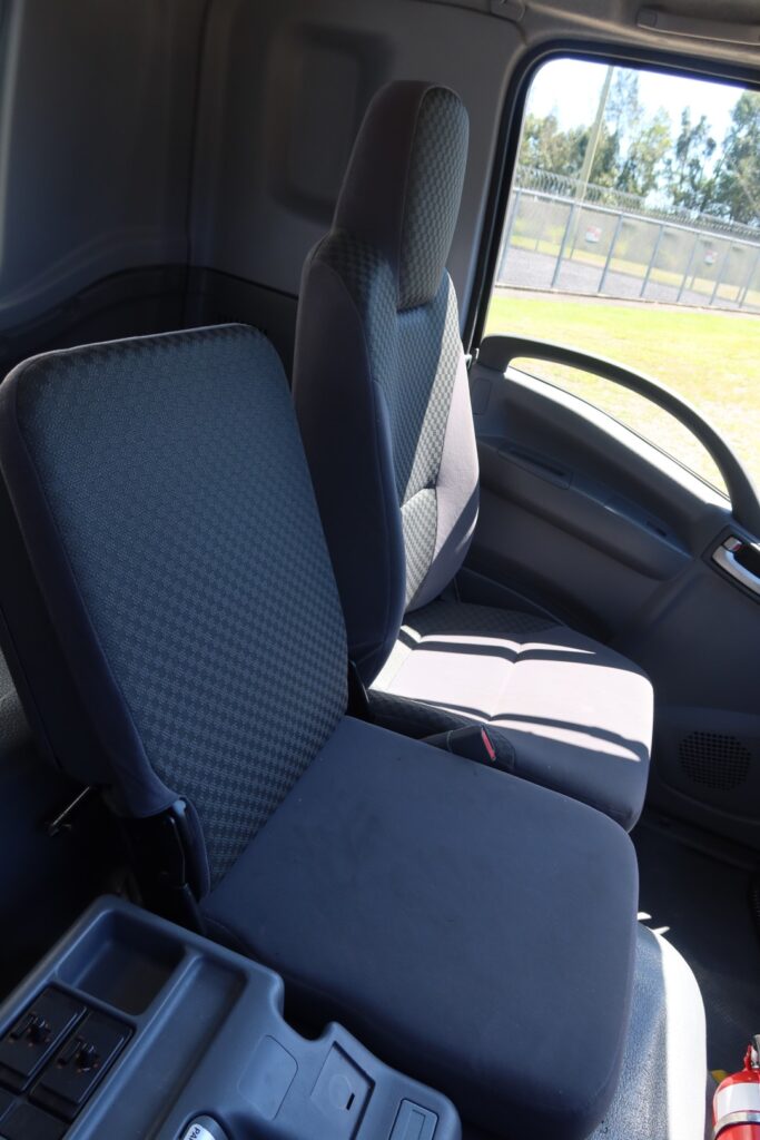 2021 Isuzu FSR 140-260 Auto - CURTAINSIDE TRUCK WITH TAILGATE LOADER image 16