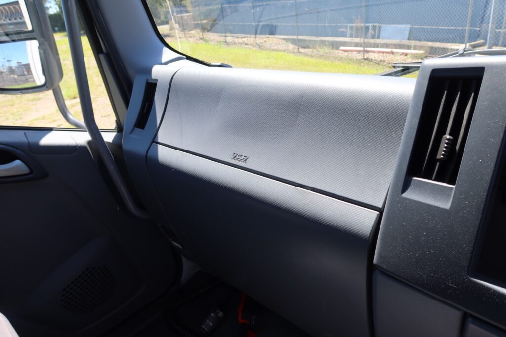 2021 Isuzu FSR 140-260 Auto - CURTAINSIDE TRUCK WITH TAILGATE LOADER image 19