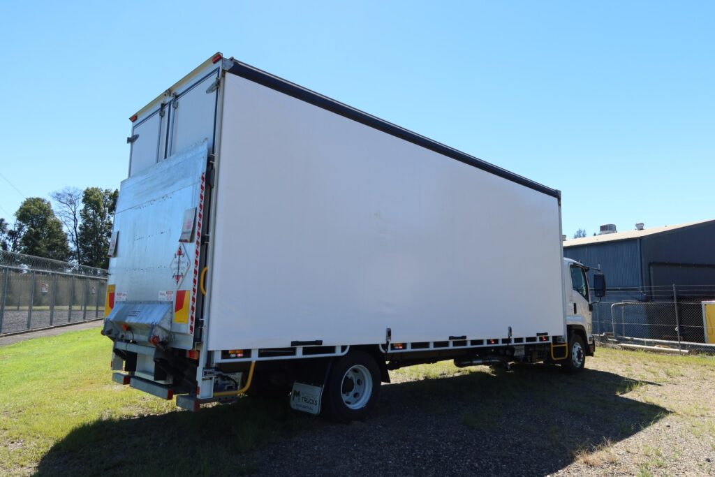 2021 Isuzu FSR 140-260 Auto - CURTAINSIDE TRUCK WITH TAILGATE LOADER image 21