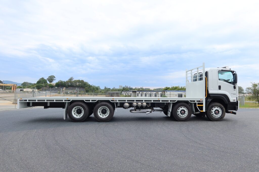2025 Isuzu FYJ 300-350 AUTO (8x4) - TRAY TRUCK image 8