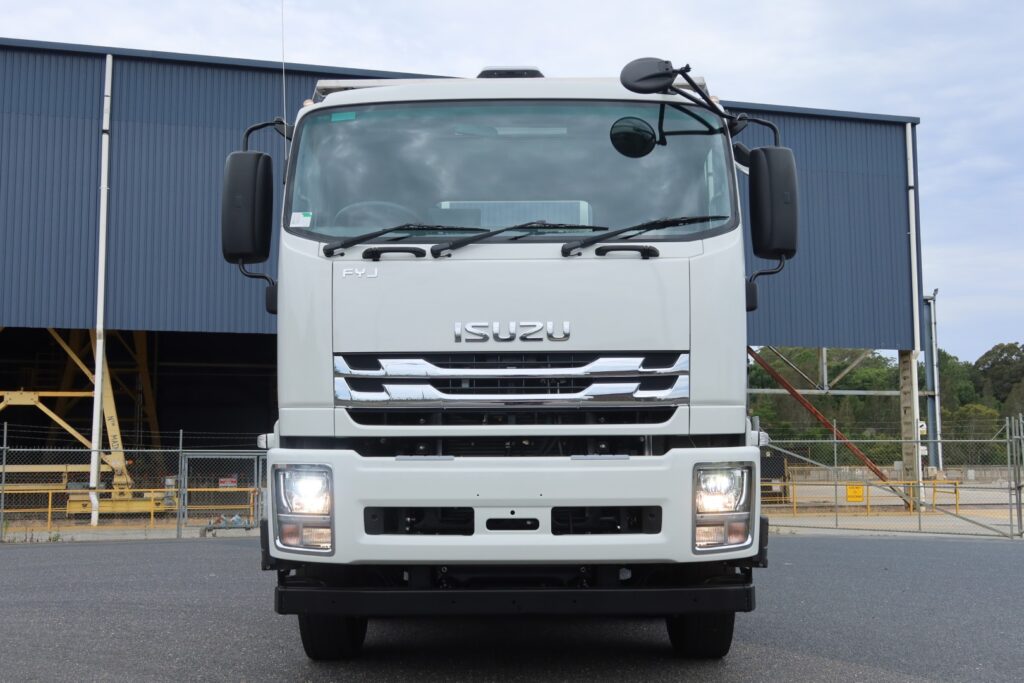 2025 Isuzu FYJ 300-350 AUTO (8x4) - TRAY TRUCK image 9