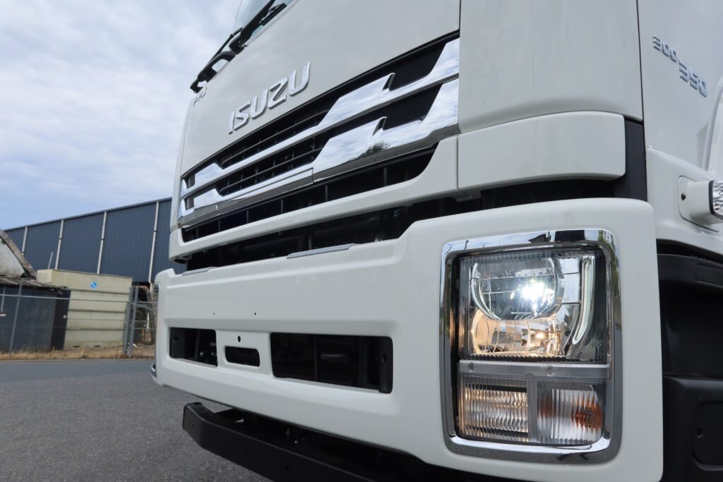 2025 Isuzu FYJ 300-350 AUTO (8x4) - TRAY TRUCK image 10