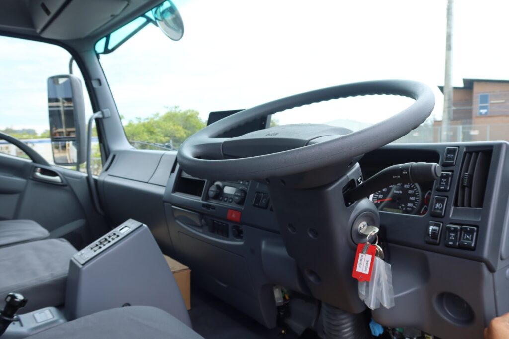 2025 Isuzu FYJ 300-350 AUTO (8x4) - TRAY TRUCK image 12