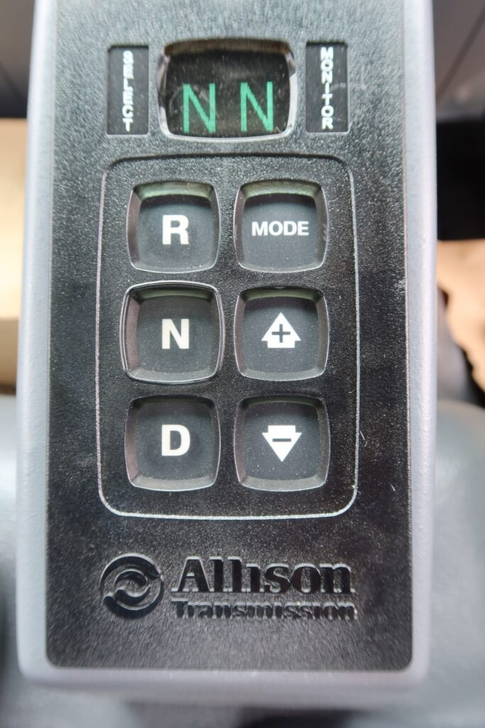 2025 Isuzu FYJ 300-350 AUTO (8x4) - TRAY TRUCK image 13