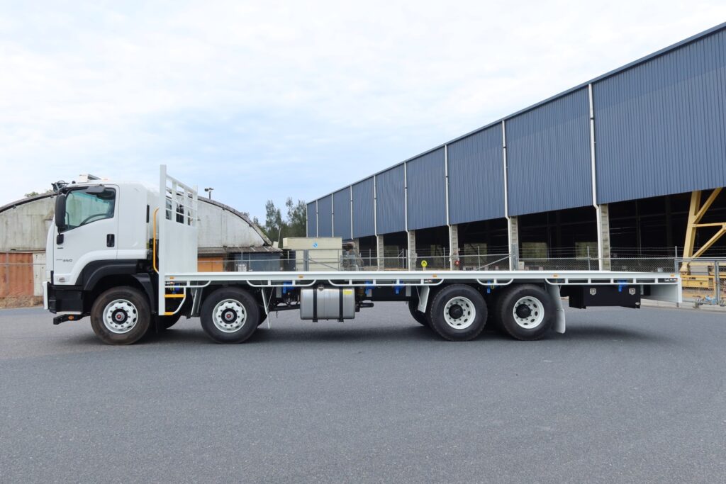 2025 Isuzu FYJ 300-350 AUTO (8x4) - TRAY TRUCK image 2