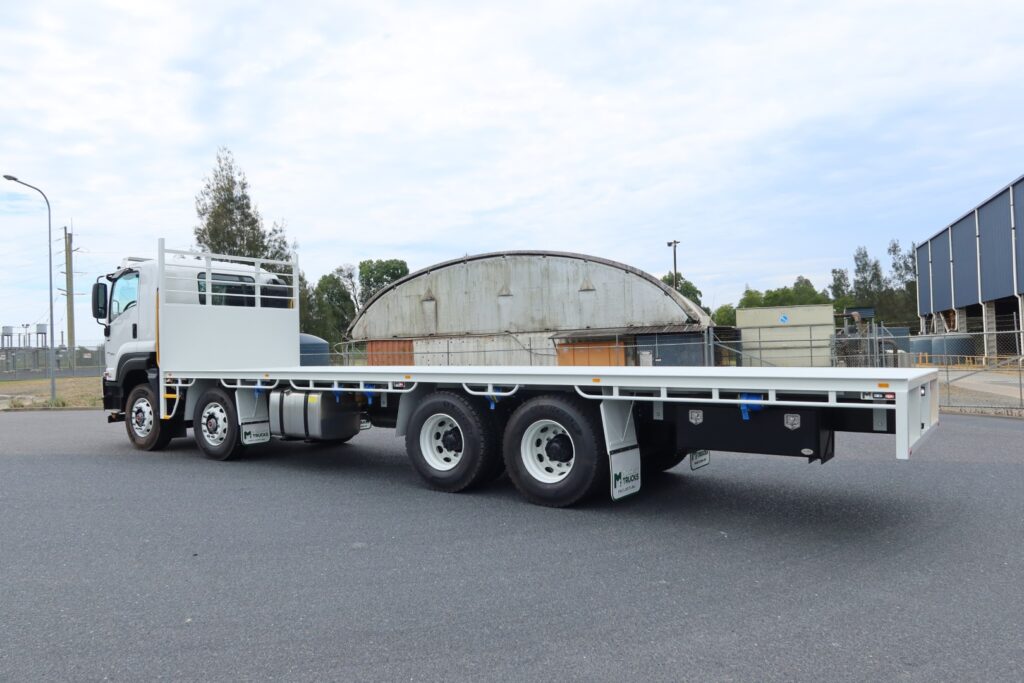 2025 Isuzu FYJ 300-350 AUTO (8x4) - TRAY TRUCK image 3