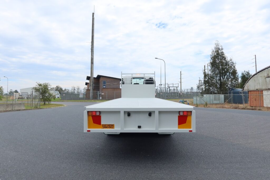 2025 Isuzu FYJ 300-350 AUTO (8x4) - TRAY TRUCK image 6