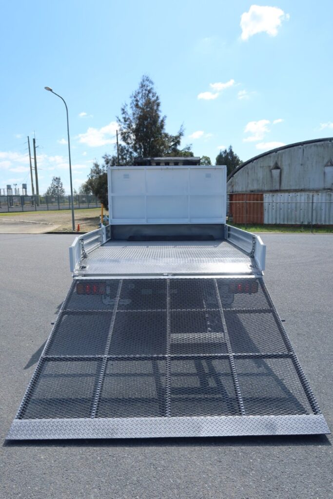 2015 Fuso Canter FE 515 AMT Auto SWB - BEAVERTAIL RAMP TRUCK image 8