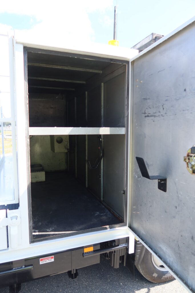 2015 Fuso Canter FE 515 AMT Auto SWB - BEAVERTAIL RAMP TRUCK image 11