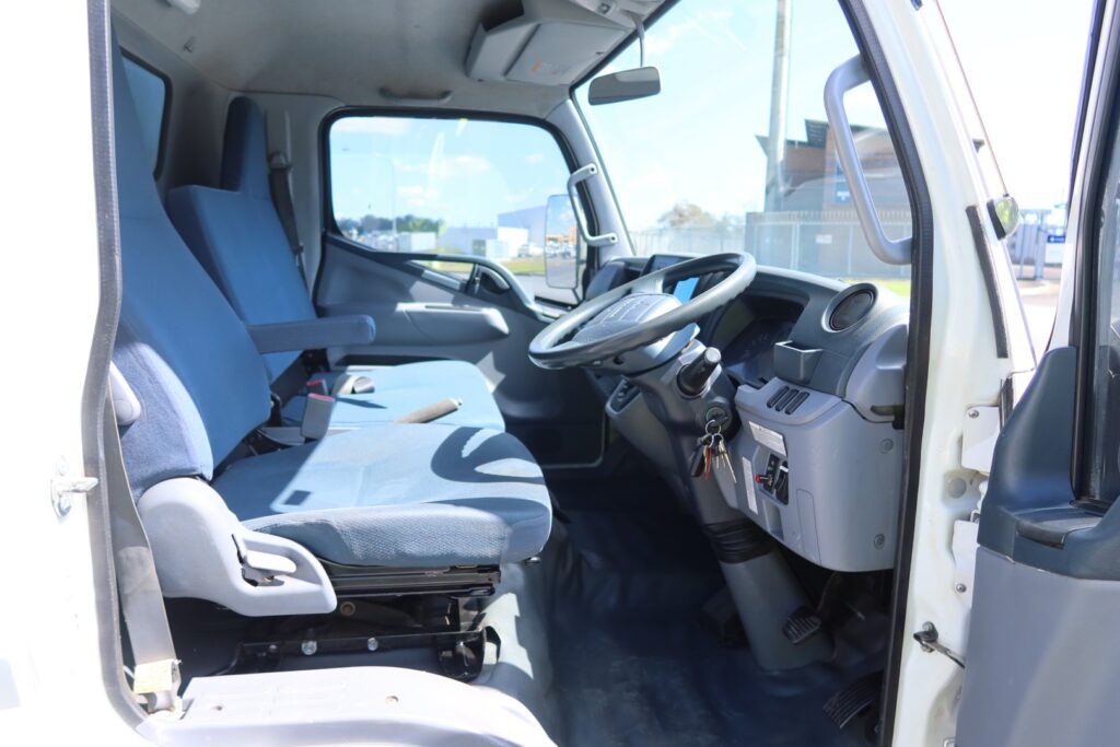 2015 Fuso Canter FE 515 AMT Auto SWB - BEAVERTAIL RAMP TRUCK image 15