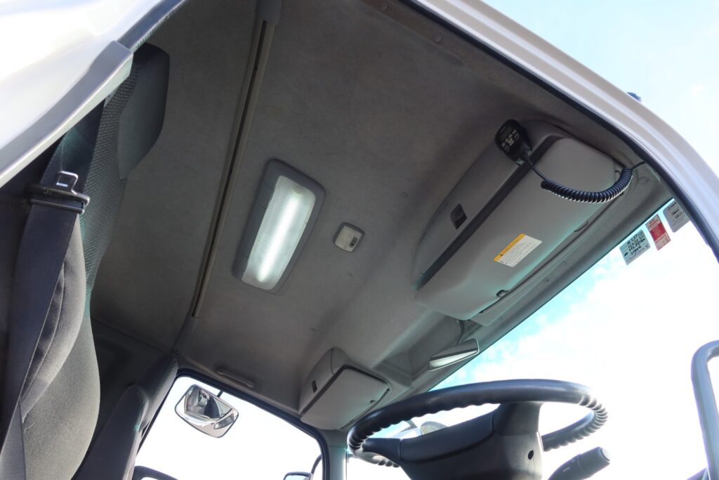 2015 Isuzu FYH 2000 Auto 8x4 - CRANE TRUCK image 11