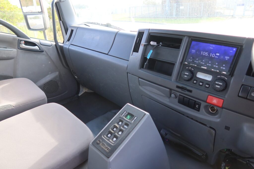 2015 Isuzu FYH 2000 Auto 8x4 - CRANE TRUCK image 15