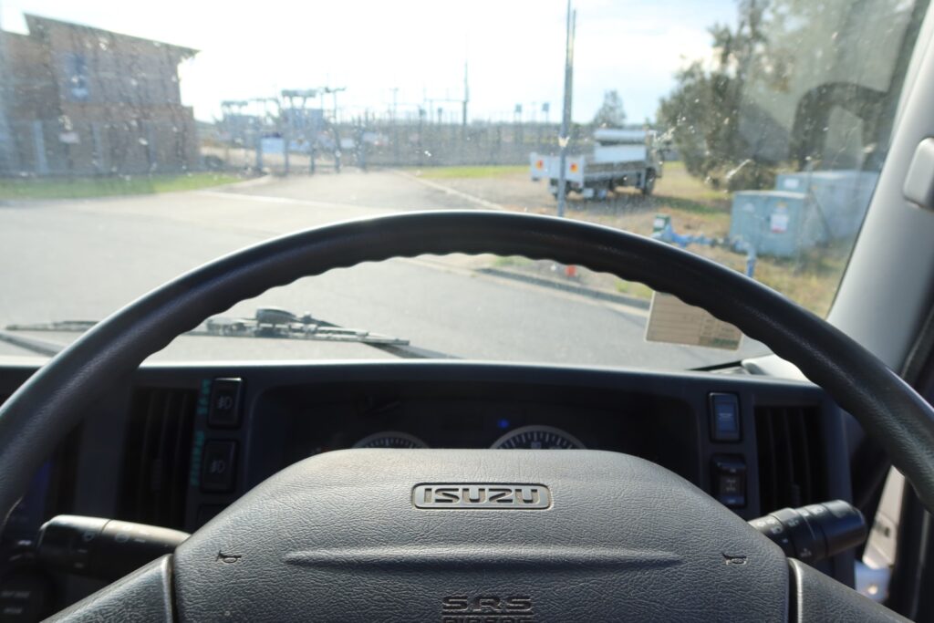 2015 Isuzu FYH 2000 Auto 8x4 - CRANE TRUCK image 16