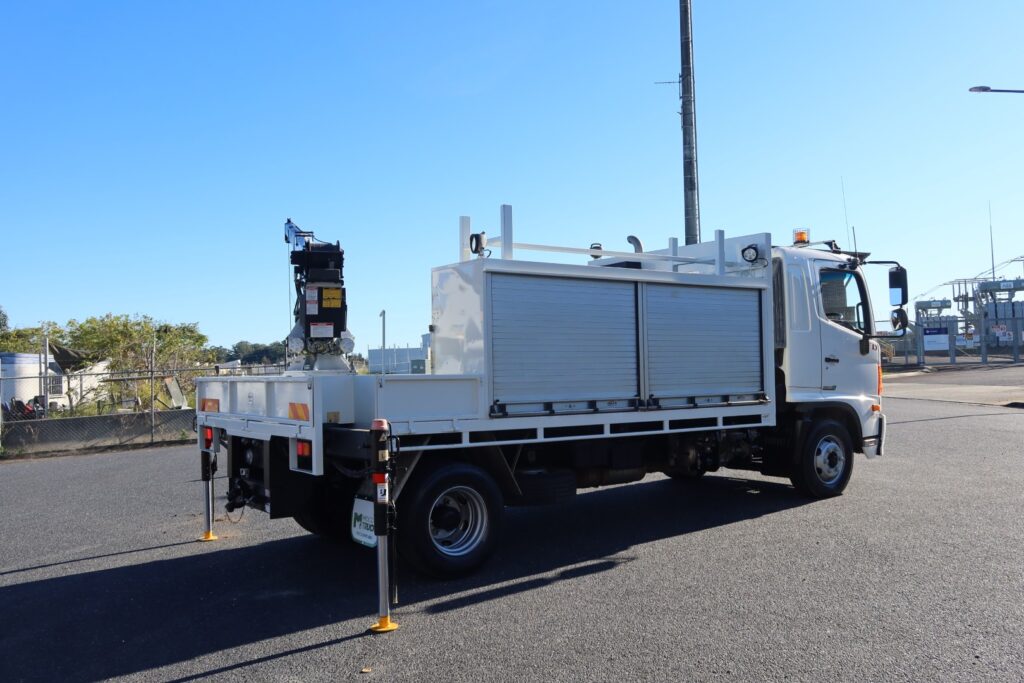 2015 Hino 500 Series - FD 1124 Pro-Shift - STIFF BOOM RUNNING ROPE CRANE TRUCK WITH SERVICE BODY image 6