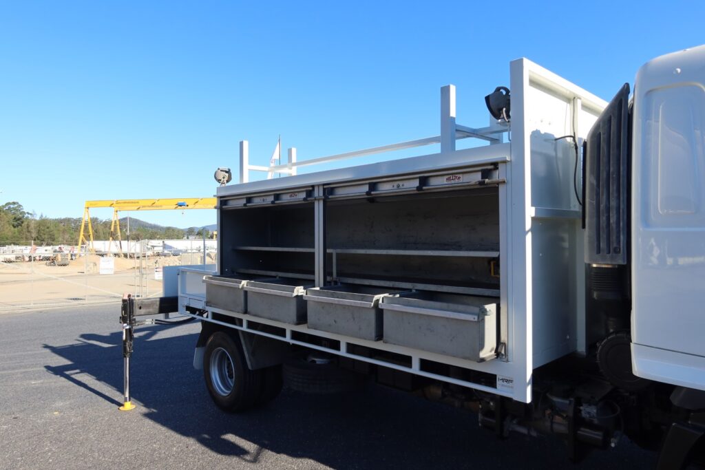 2015 Hino 500 Series - FD 1124 Pro-Shift - STIFF BOOM RUNNING ROPE CRANE TRUCK WITH SERVICE BODY image 8
