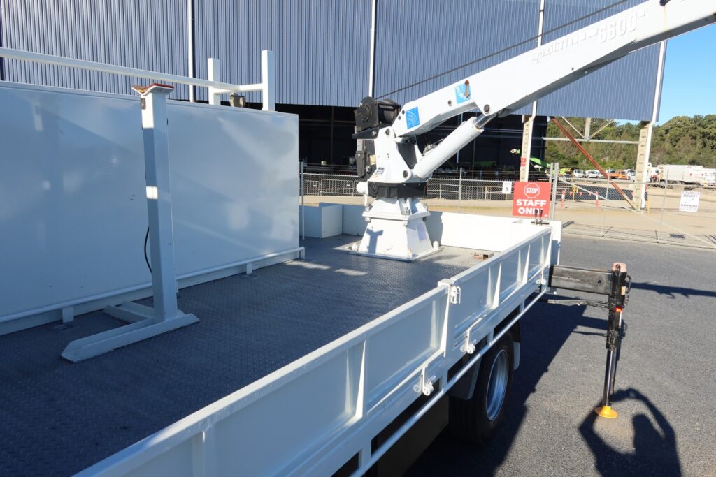 2015 Hino 500 Series - FD 1124 Pro-Shift - STIFF BOOM RUNNING ROPE CRANE TRUCK WITH SERVICE BODY image 12