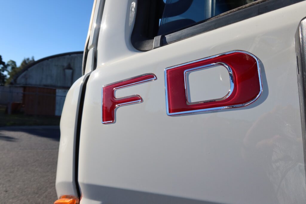 2015 Hino 500 Series - FD 1124 Pro-Shift - STIFF BOOM RUNNING ROPE CRANE TRUCK WITH SERVICE BODY image 14