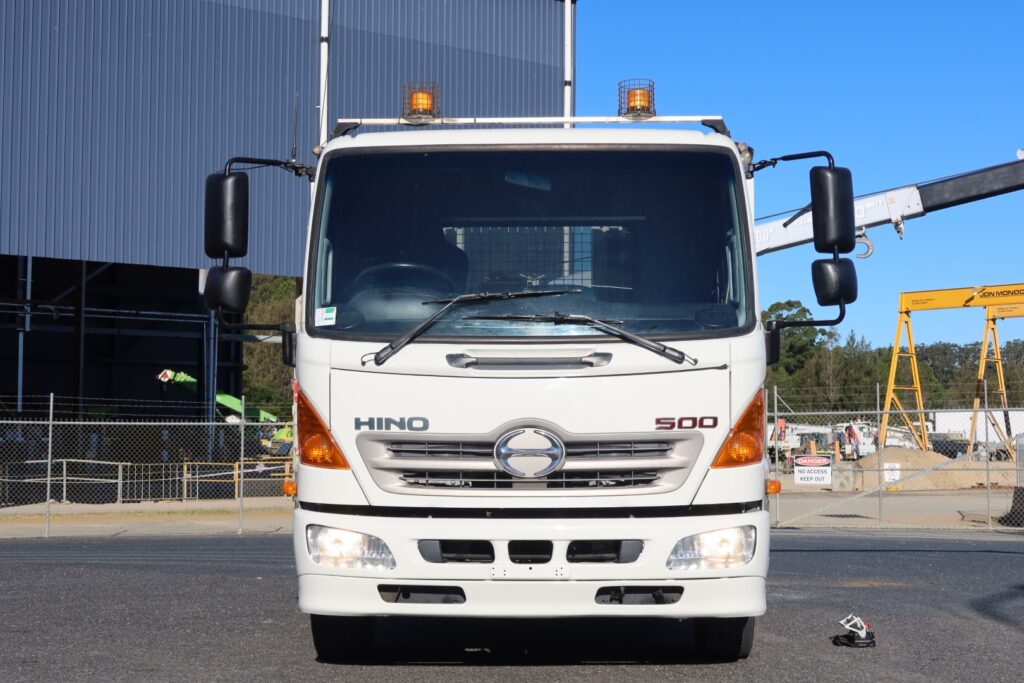 2015 Hino 500 Series - FD 1124 Pro-Shift - STIFF BOOM RUNNING ROPE CRANE TRUCK WITH SERVICE BODY image 15