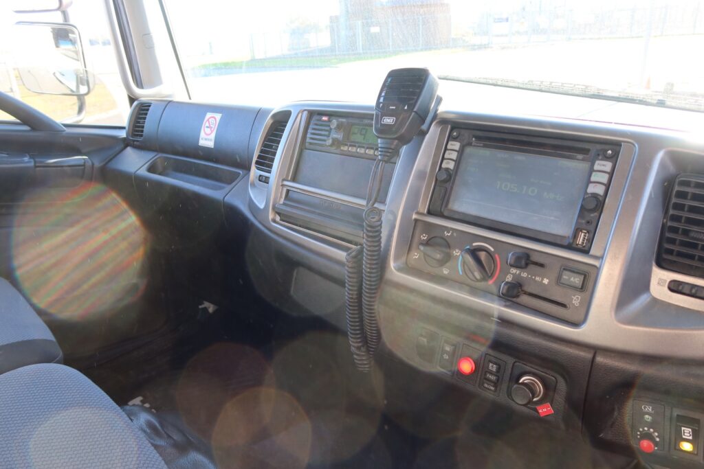 2015 Hino 500 Series - FD 1124 Pro-Shift - STIFF BOOM RUNNING ROPE CRANE TRUCK WITH SERVICE BODY image 20