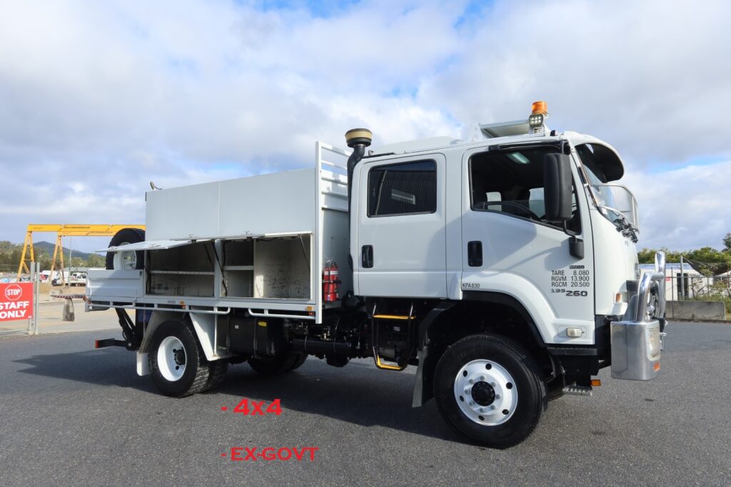 2016 Isuzu FTS 139-260 4x4 Crew Cab AUTO - SERVICE TRUCK