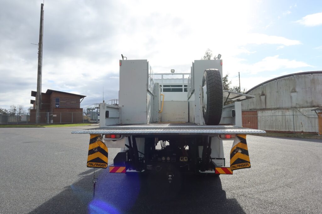 2016 Isuzu FTS 139-260 4x4 Crew Cab AUTO - SERVICE TRUCK image 5
