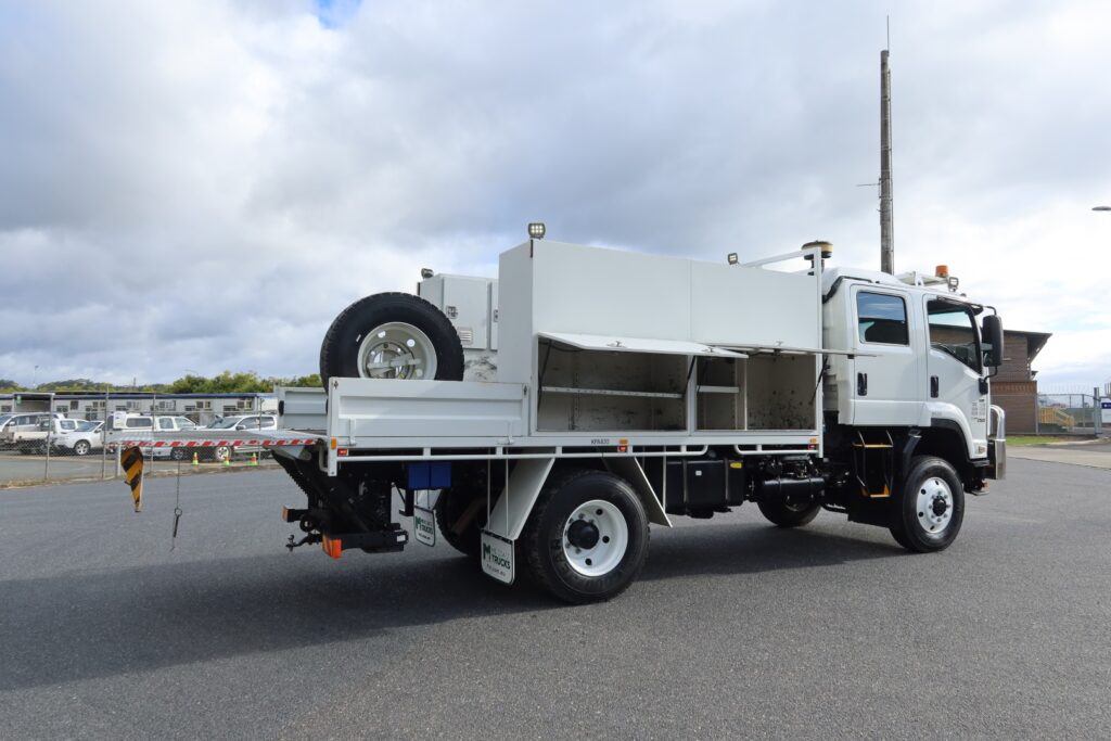 2016 Isuzu FTS 139-260 4x4 Crew Cab AUTO - SERVICE TRUCK image 6