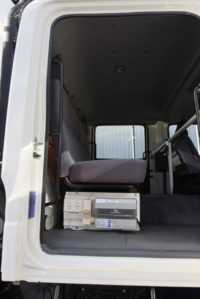 2016 Isuzu FTS 139-260 4x4 Crew Cab AUTO - SERVICE TRUCK image 13