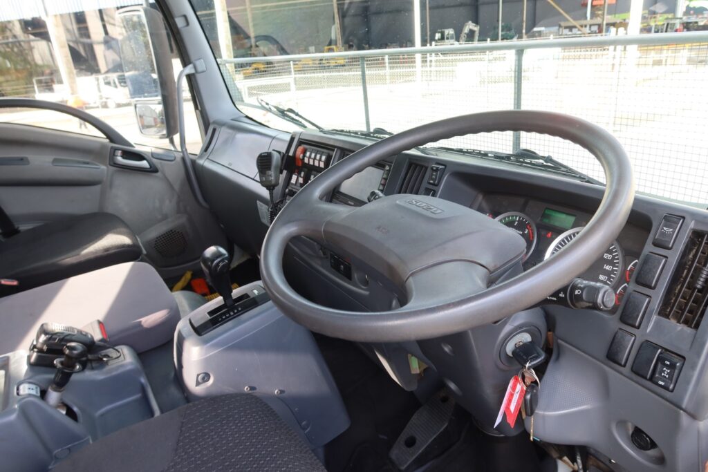 2016 Isuzu FTS 139-260 4x4 Crew Cab AUTO - SERVICE TRUCK image 14