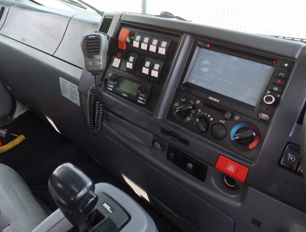 2016 Isuzu FTS 139-260 4x4 Crew Cab AUTO - SERVICE TRUCK image 17