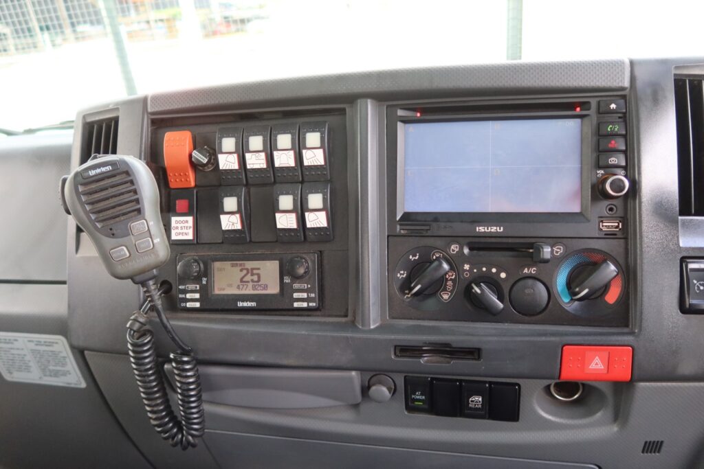 2016 Isuzu FTS 139-260 4x4 Crew Cab AUTO - SERVICE TRUCK image 18
