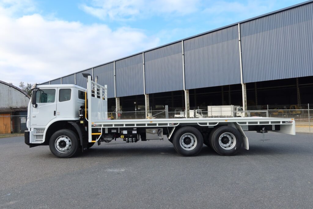 2017 Iveco Acco 2350 6x4 - TRAY TRUCK image 3