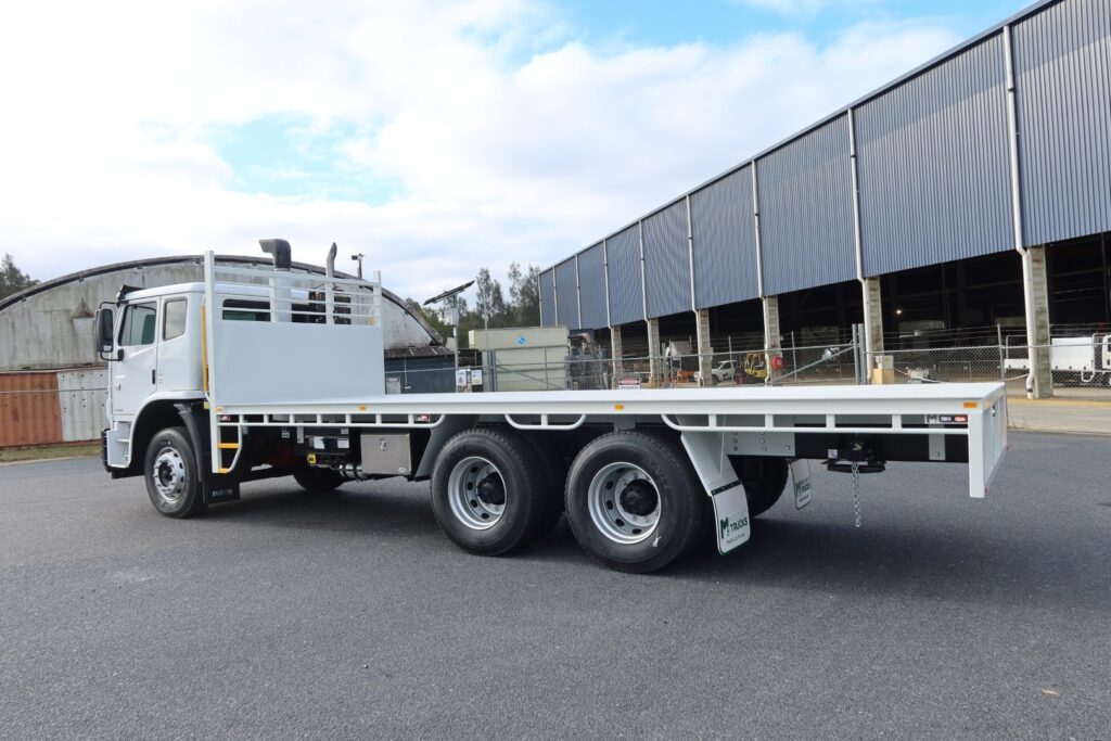 2017 Iveco Acco 2350 6x4 - TRAY TRUCK image 4