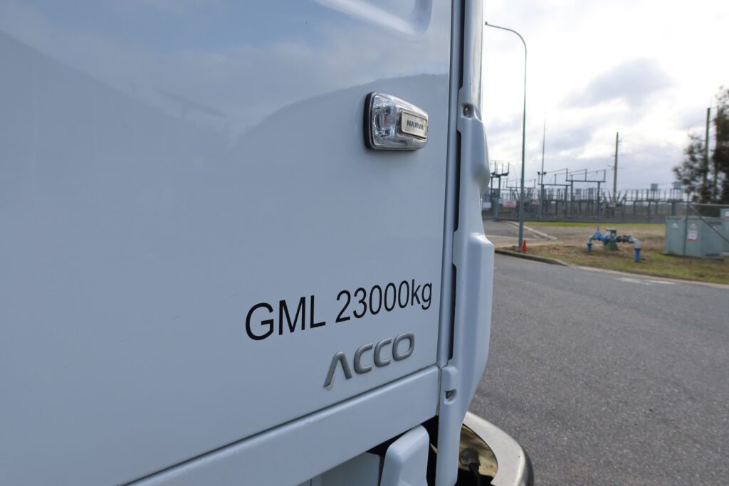 2017 Iveco Acco 2350 6x4 - TRAY TRUCK image 11