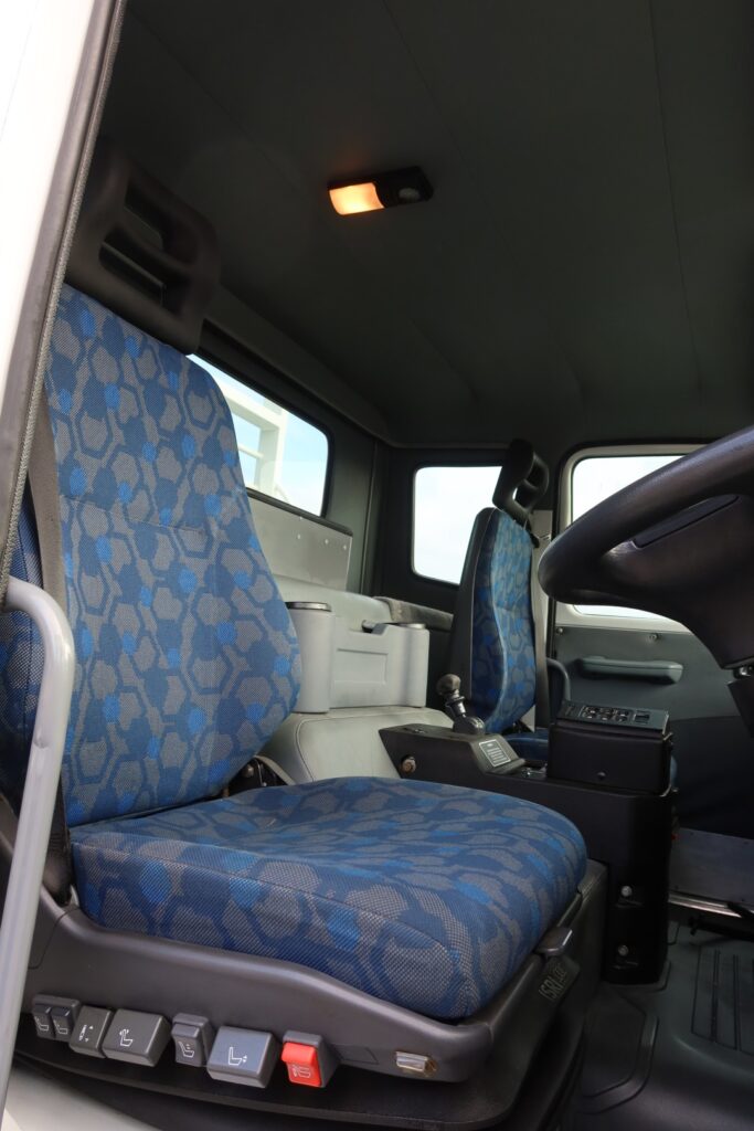 2017 Iveco Acco 2350 6x4 - TRAY TRUCK image 12