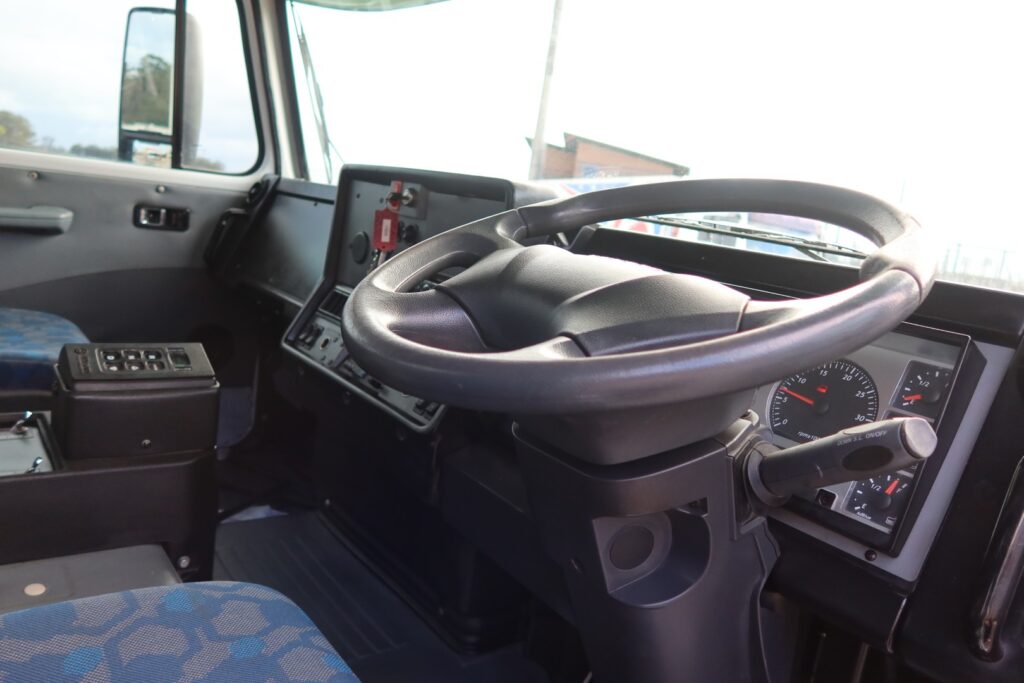 2017 Iveco Acco 2350 6x4 - TRAY TRUCK image 14
