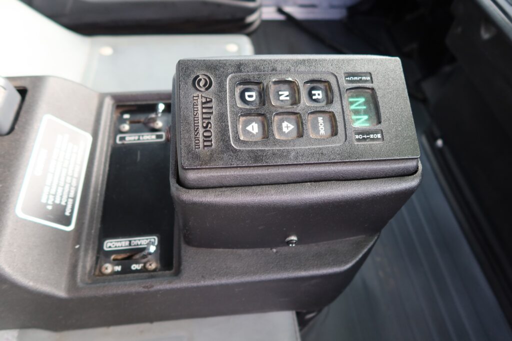 2017 Iveco Acco 2350 6x4 - TRAY TRUCK image 17