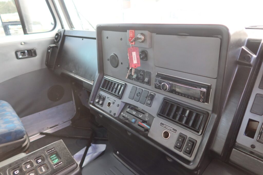 2017 Iveco Acco 2350 6x4 - TRAY TRUCK image 19
